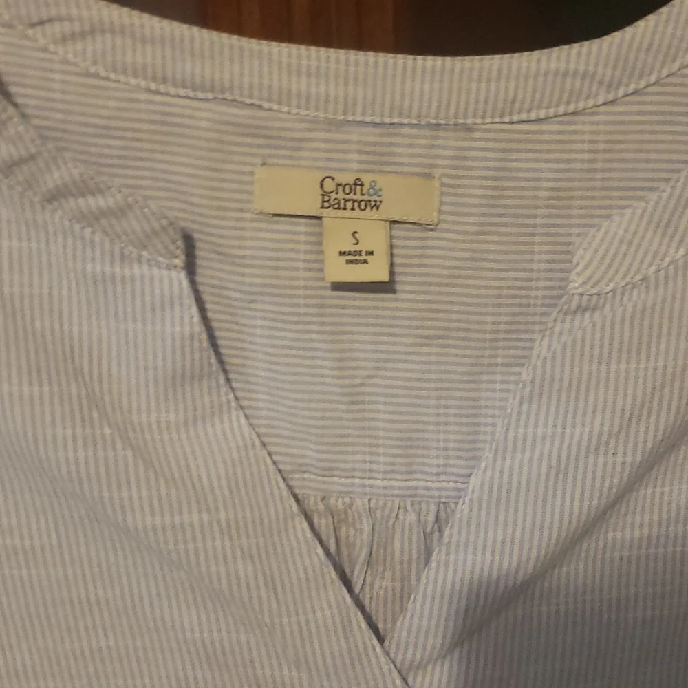 NWT Croft & Barrow Blue & White Stripe top - Picture 3 of 4